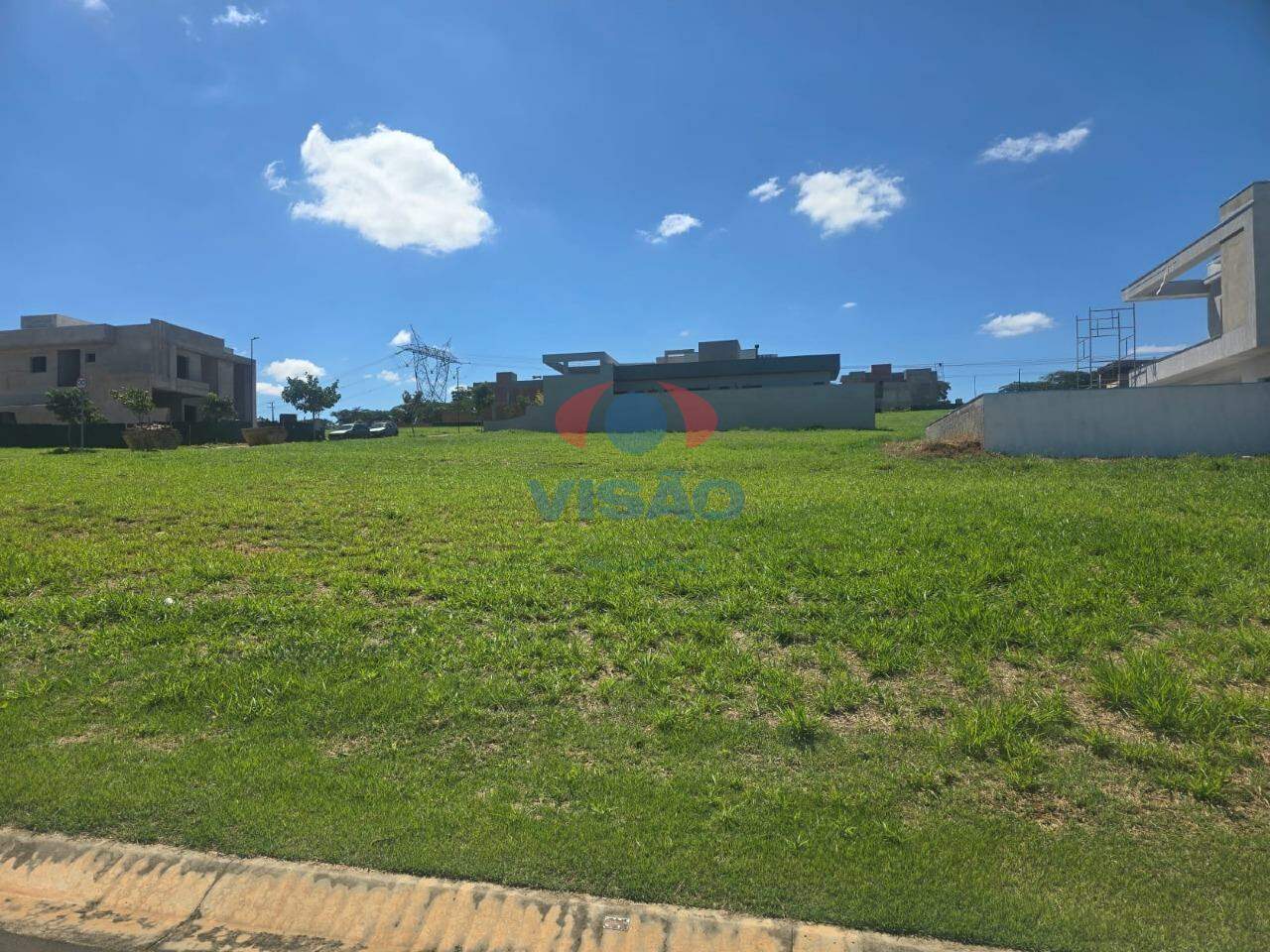 Terreno em condomínio à venda no Chácara Alvorada: