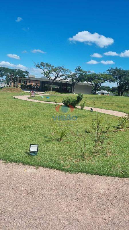 Terreno em condomínio à venda no Chácara Alvorada: