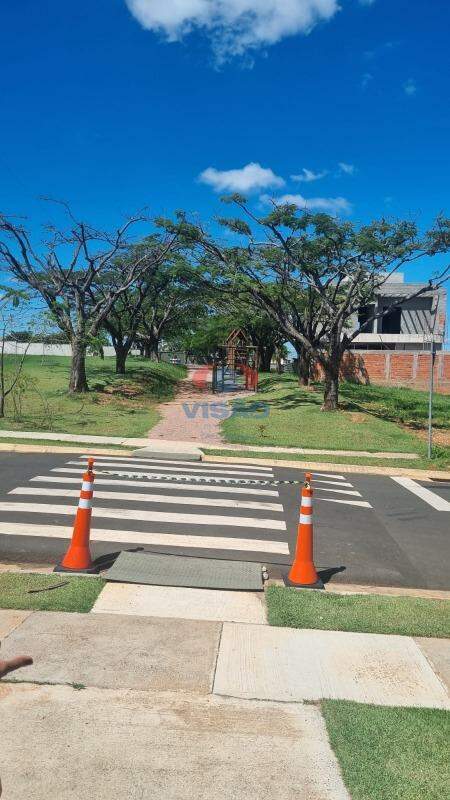 Terreno em condomínio à venda no Chácara Alvorada: