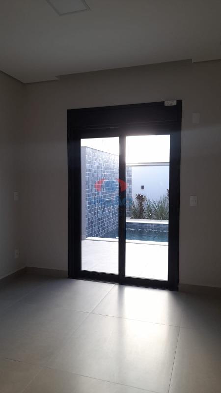 Casa em condomínio à venda no Jardim Laguna: 