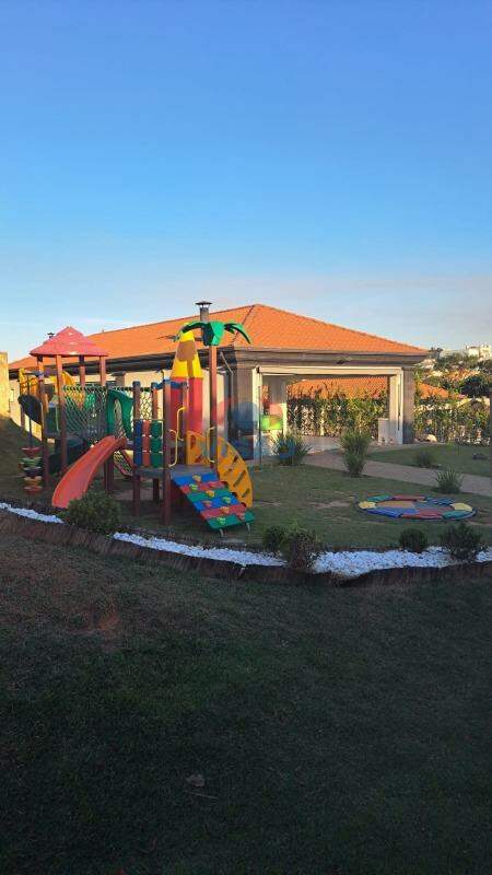 Terreno em condomínio à venda no Jardins do Império: