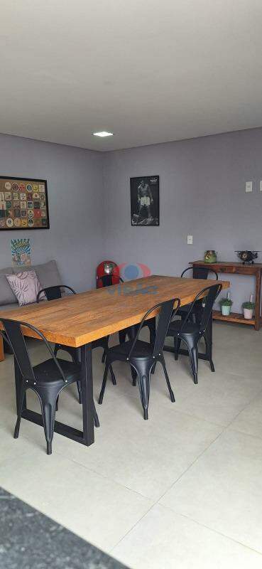 Casa em condomínio à venda no Jardim dos Lagos: 