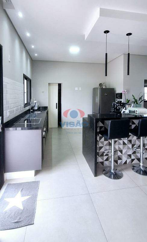 Casa em condomínio à venda no Jardim dos Lagos: 