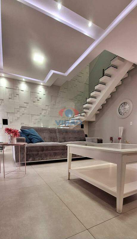 Casa em condomínio à venda no Jardim dos Lagos: 