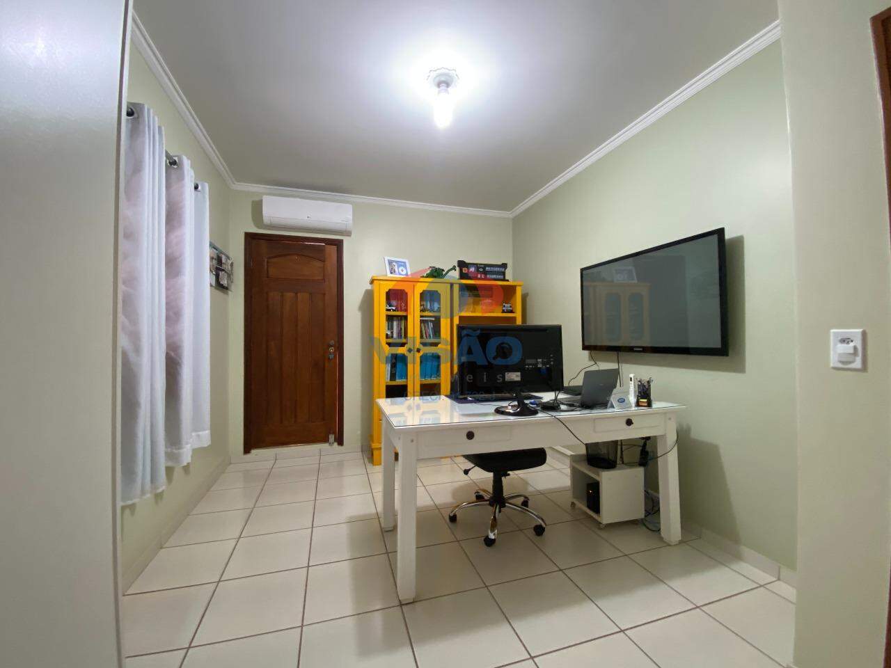 Casa - Sobrado à venda no Solar de Itamaracá: ESCRITÓRIO