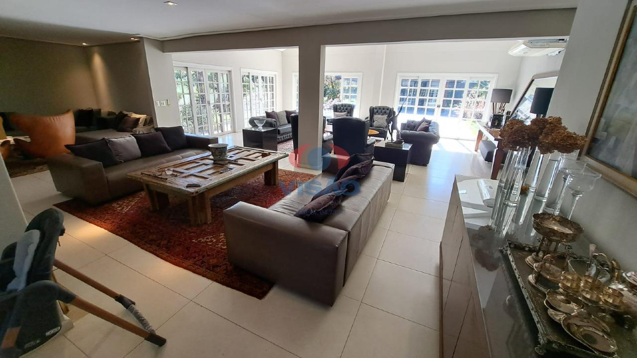 Chácara em condomínio à venda no Vale das Laranjeiras: SALA DE ESTAR - CASA PRINCIPAL