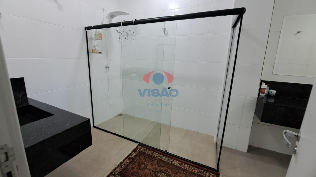 Chácara em condomínio à venda no Vale das Laranjeiras: BANHEIRO SUÍTE