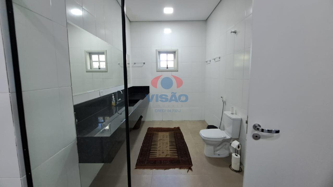 Chácara em condomínio à venda no Vale das Laranjeiras: BANHEIRO SUÍTE