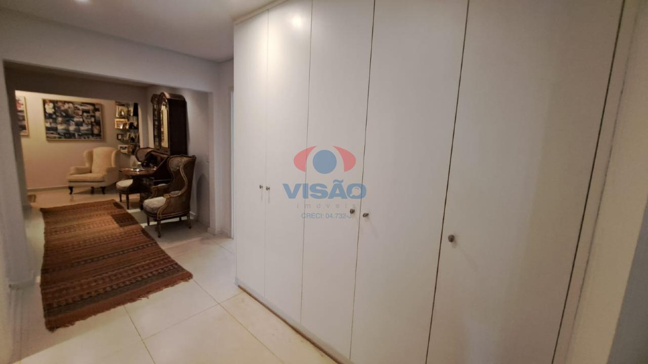 Chácara em condomínio à venda no Vale das Laranjeiras: ROUPEIRO - CASA PRINCIPAL