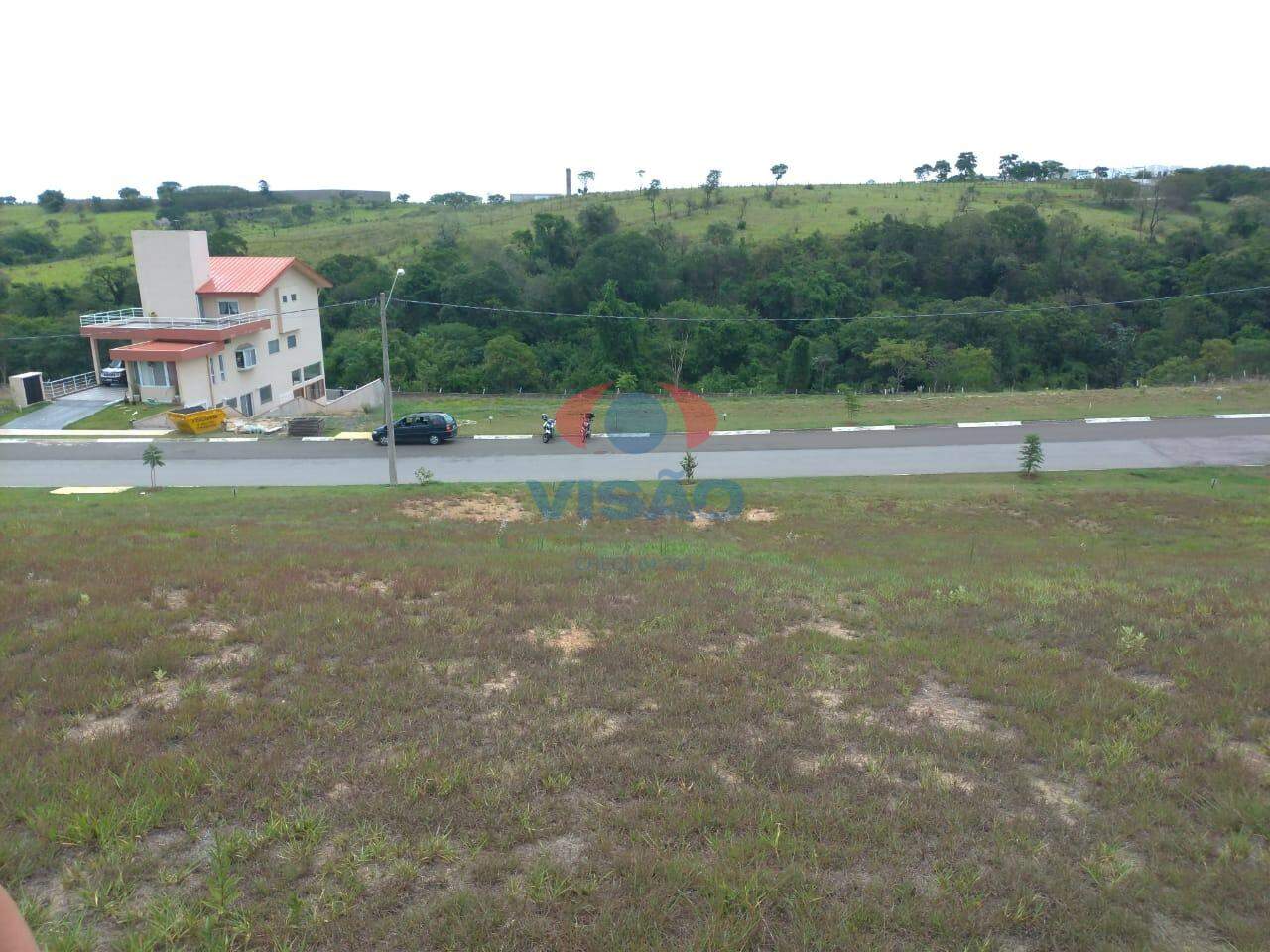 Terreno em condomínio à venda no Jardim Celani: 