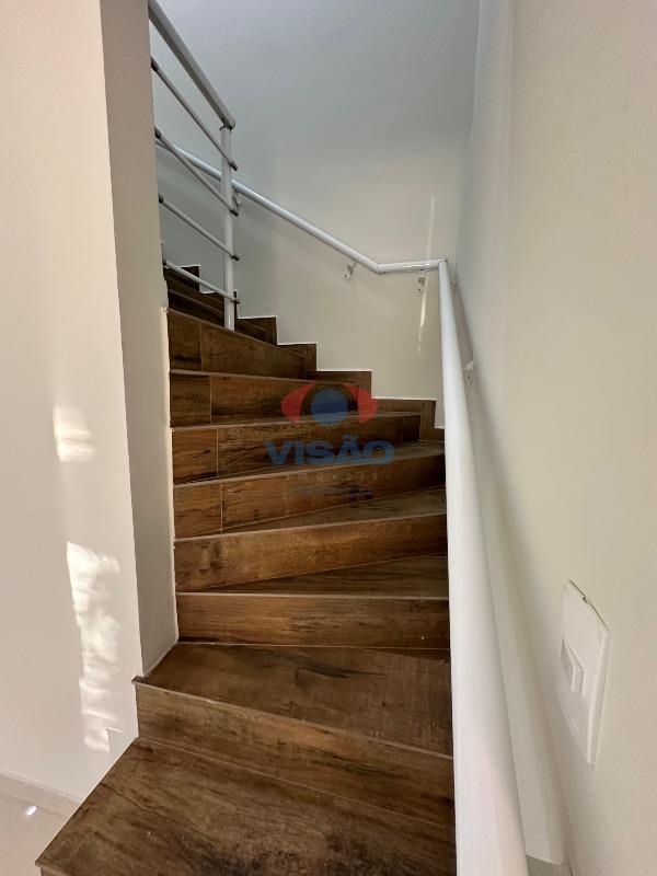 Casa à venda no Jardim Paulista II: Escadas