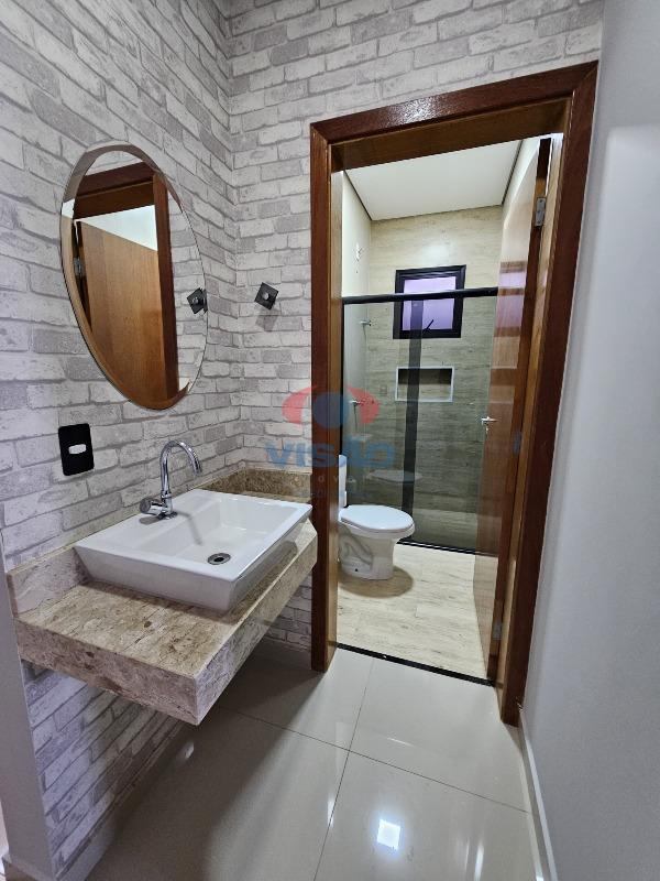 Casa à venda no Parque Residencial Sabiás: Banheiro suit