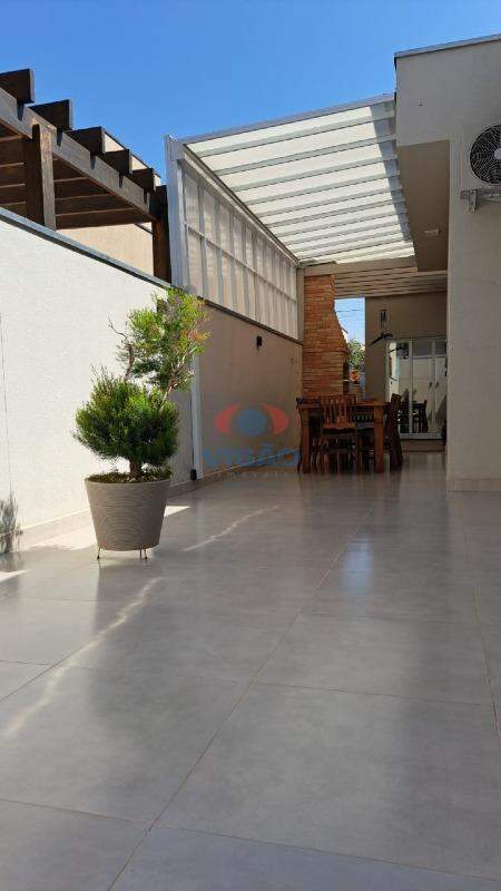Casa em condomínio à venda no Jardins do Império: