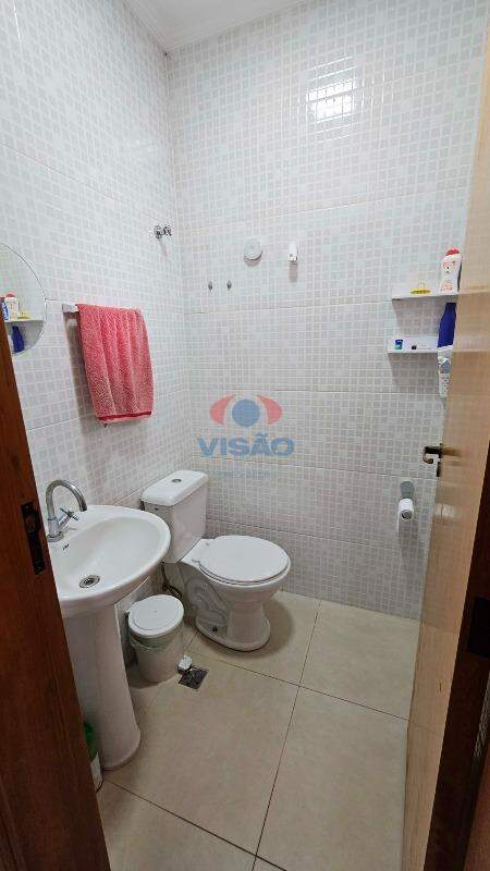 Casa em condomínio à venda no Chácara Belvedere: 
