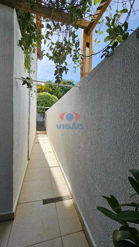 Casa em condomínio à venda no Chácara Belvedere: 