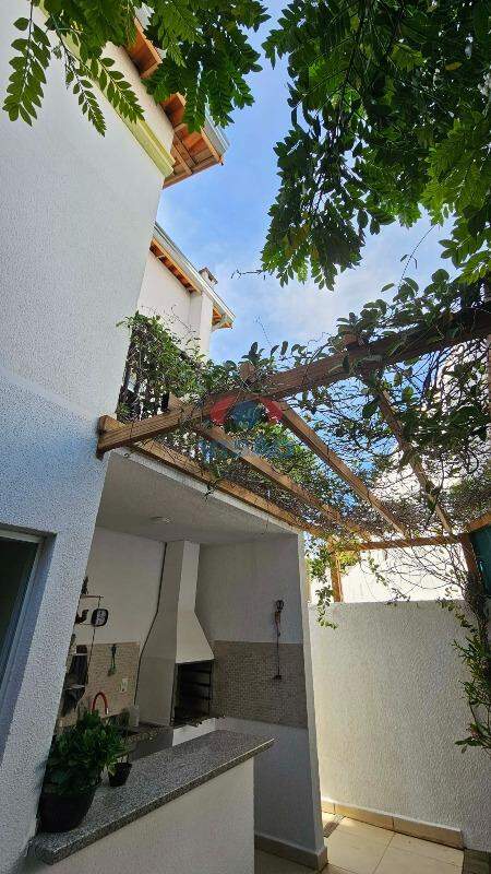 Casa em condomínio à venda no Chácara Belvedere: 