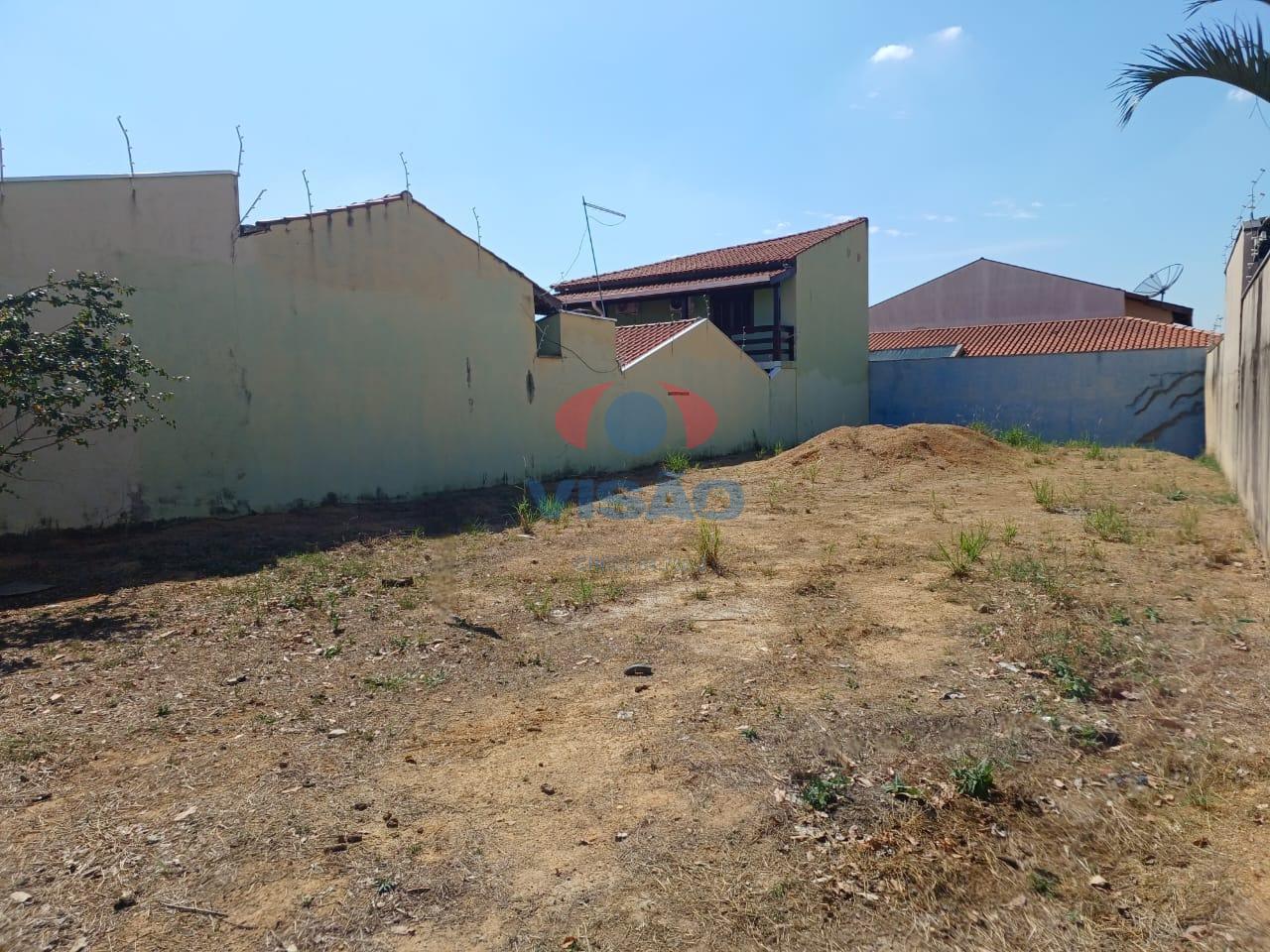 Terreno à venda no Jardim Regina: 