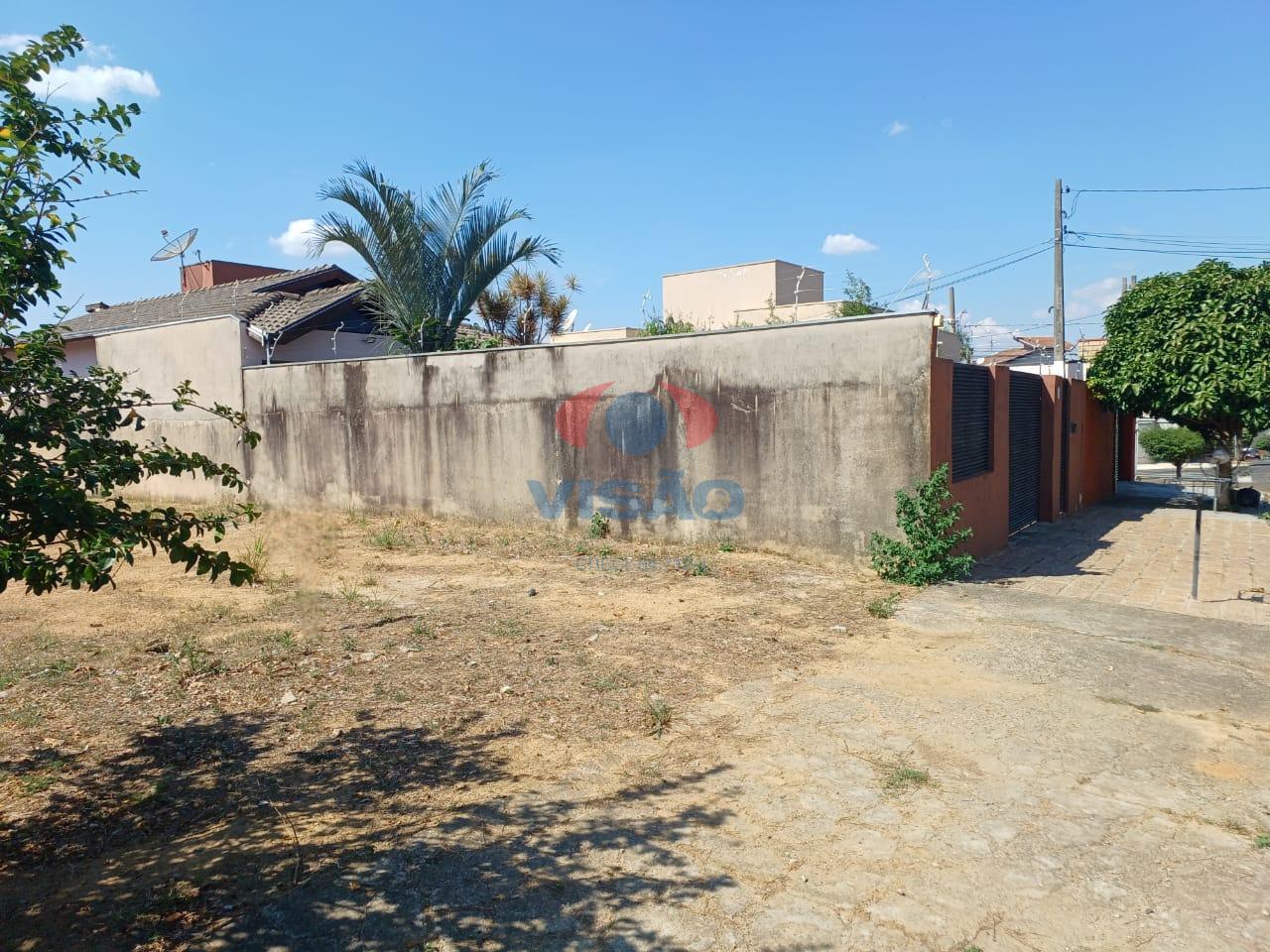 Terreno à venda no Jardim Regina: 