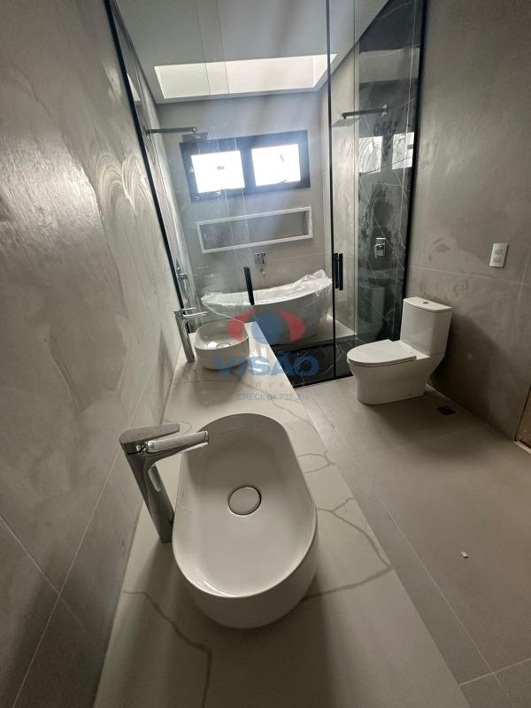 Casa em condomínio à venda no Chácara Alvorada: 