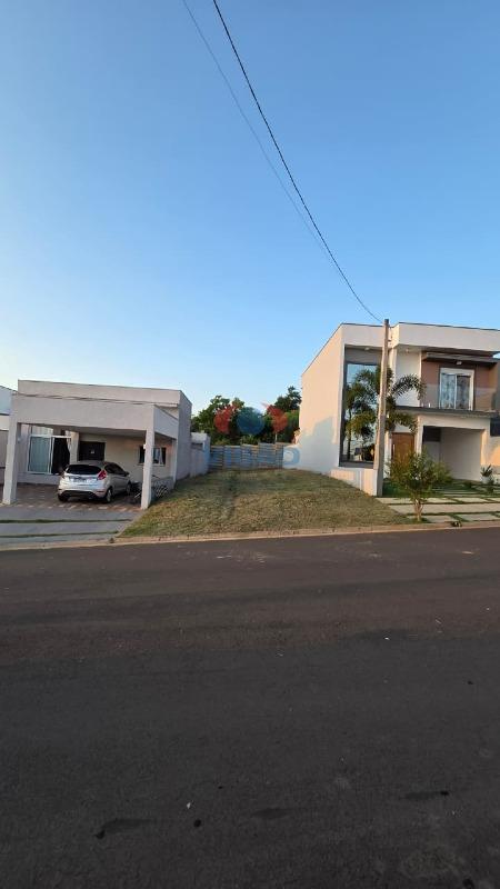 Terreno em condomínio à venda no Jardins do Império: 
