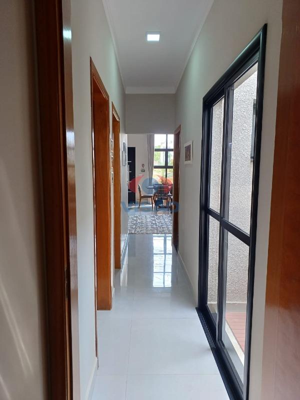 Casa em condomínio à venda no Jardins do Império: 