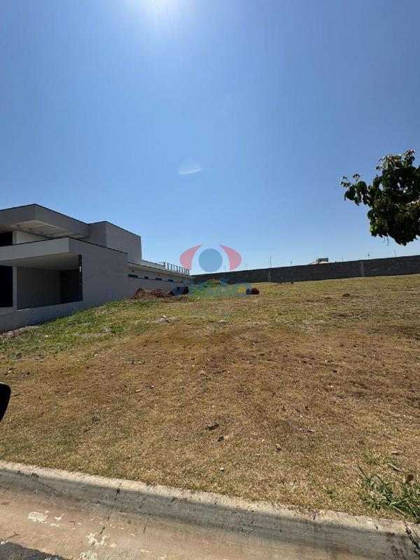 Terreno à venda no Vila Inglesa: 