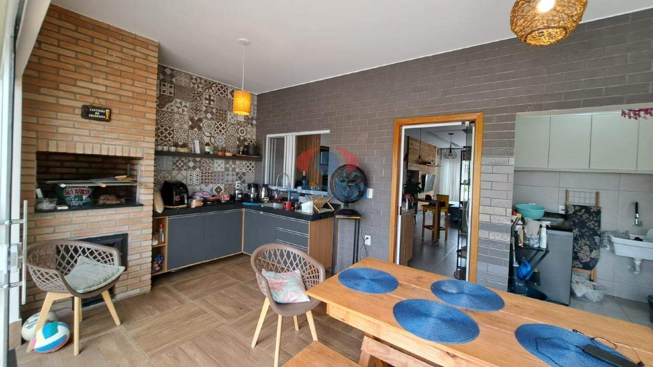 Casa em condomínio à venda no Jardins do Império:
