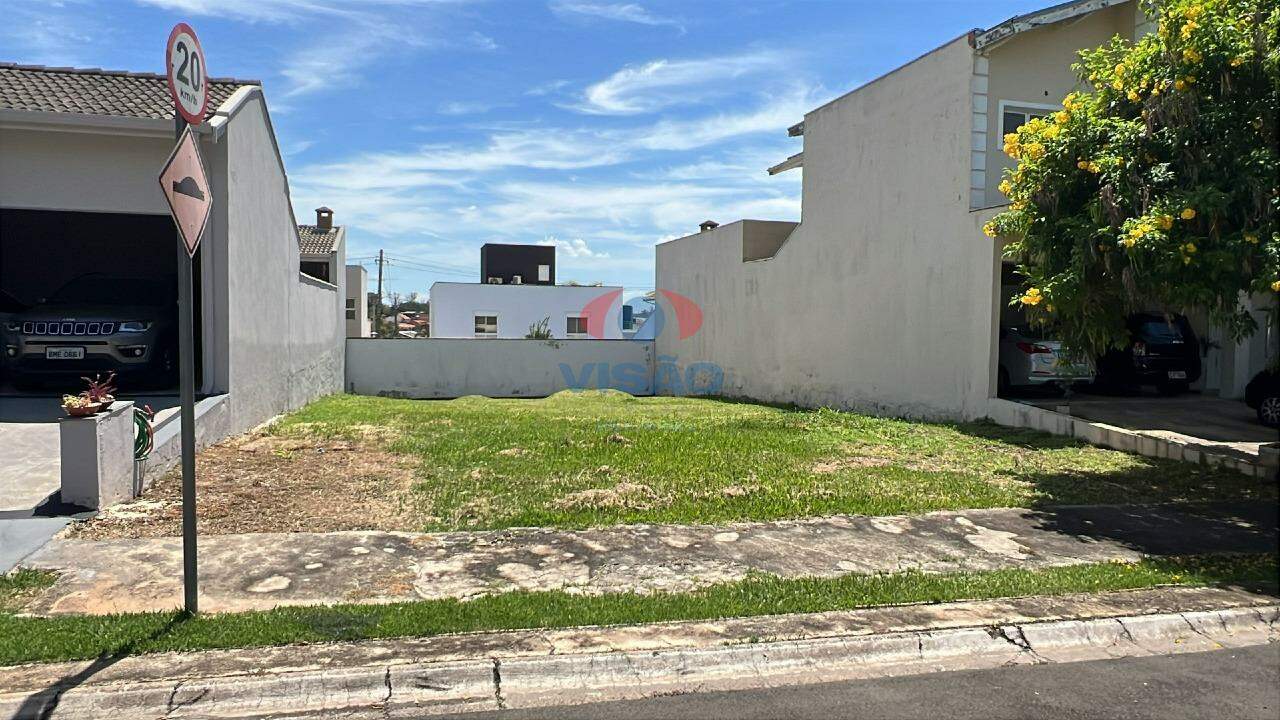 Terreno em condomínio à venda no Jardim Portal dos Ipês: 