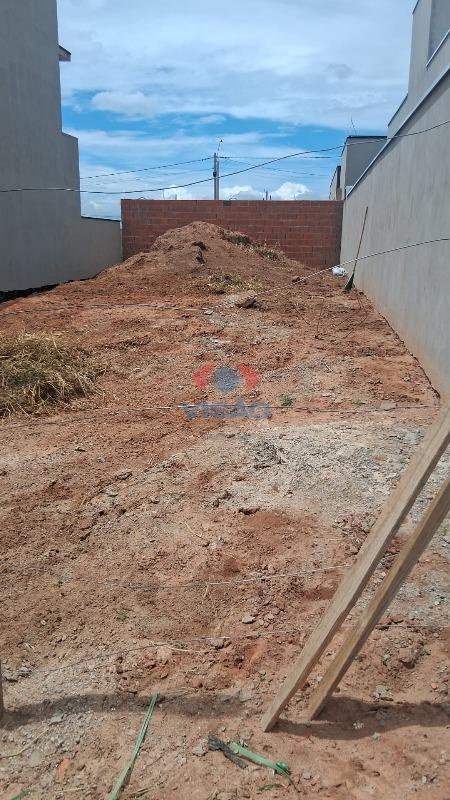 Terreno à venda no Parque Barnabé: 