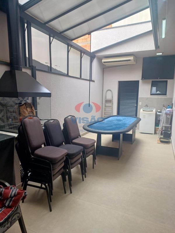 Casa em condomínio à venda no Jardins do Império: 