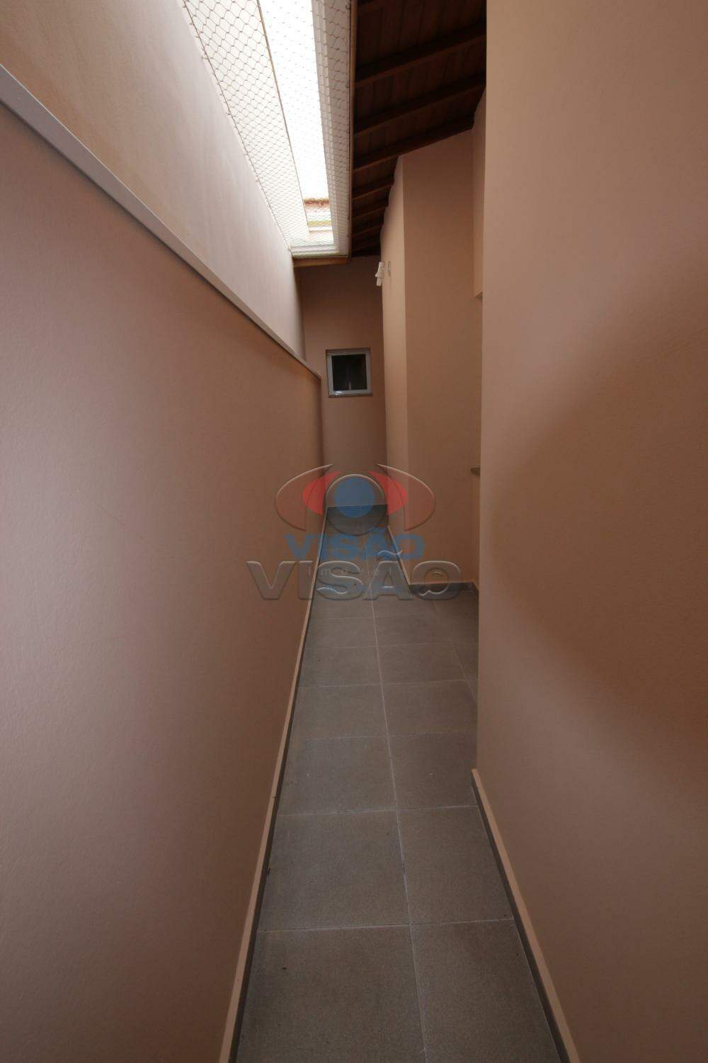 Casa à venda no Centro: Corredor externo