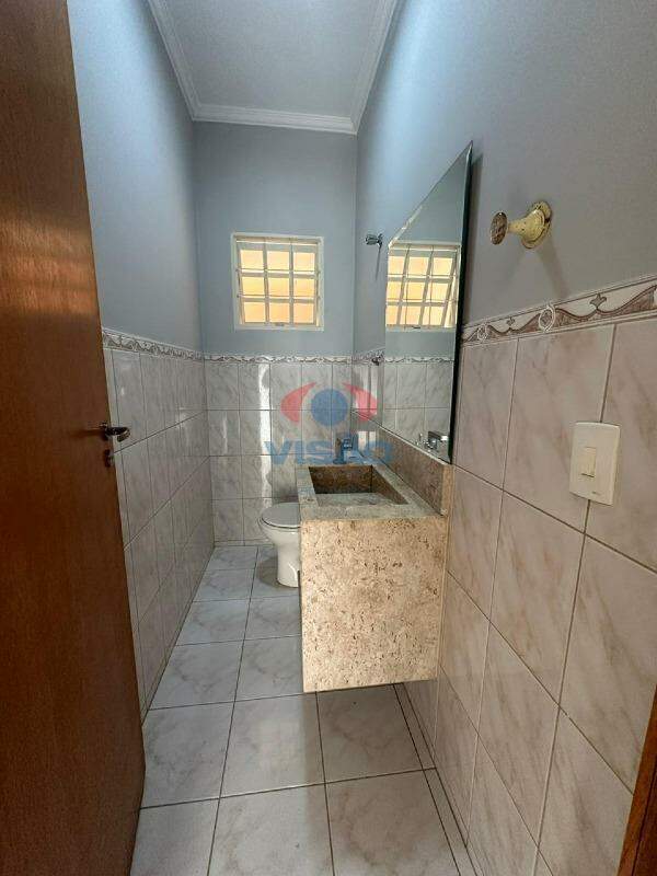 Casa em condomínio para aluguel no Portal das Acácias: 