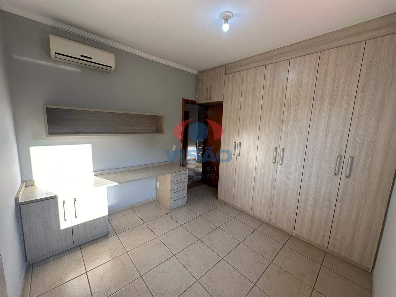 Casa em condomínio para aluguel no Portal das Acácias: 