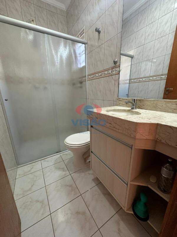 Casa em condomínio para aluguel no Portal das Acácias: 