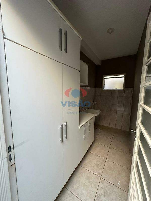 Casa em condomínio para aluguel no Portal das Acácias: 