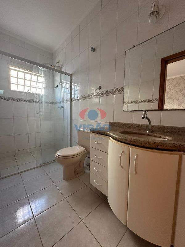 Casa em condomínio para aluguel no Portal das Acácias: 