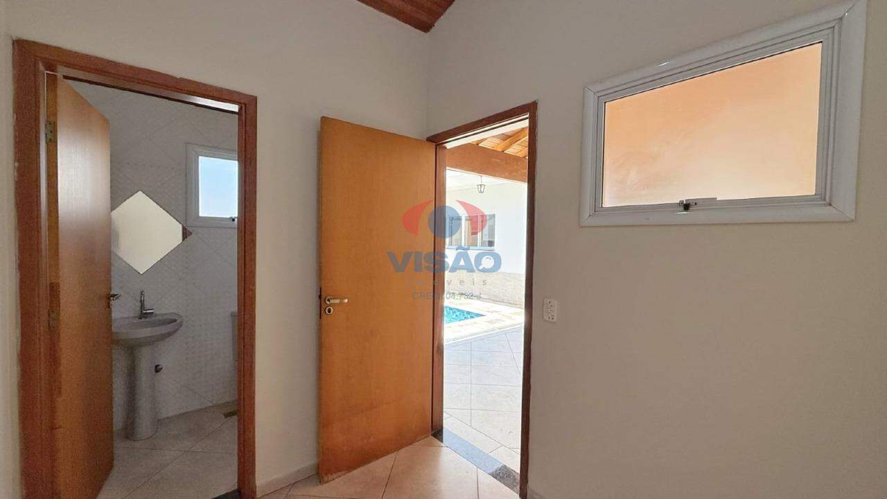 Casa em condomínio para aluguel no Jardim Portal de Itaici: 