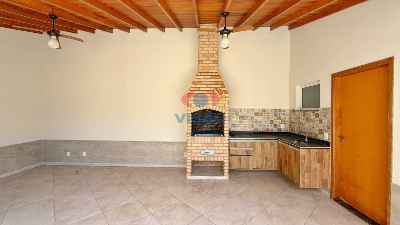 Casa em condomínio para aluguel no Jardim Portal de Itaici: 