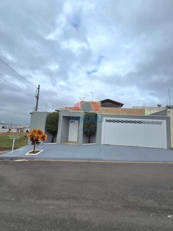 Casa à venda no Jardim Esplanada II: 