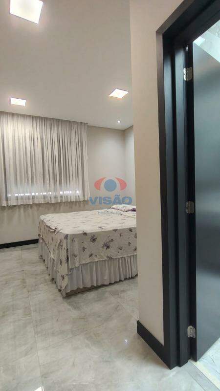Casa em condomínio à venda no Jardins do Império: 