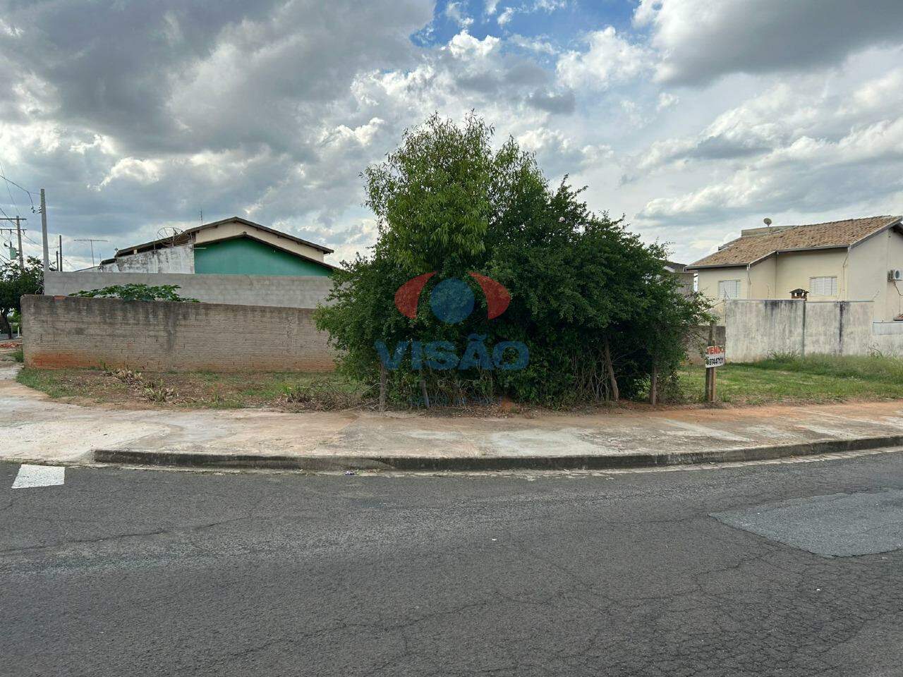 Terreno à venda no Jardim Regina: 