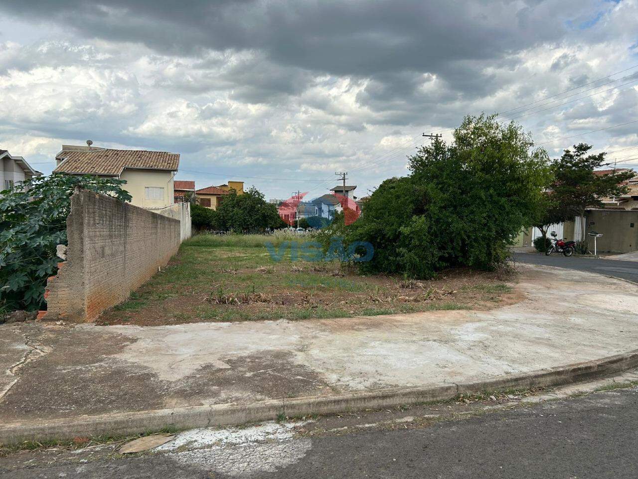 Terreno à venda no Jardim Regina: 