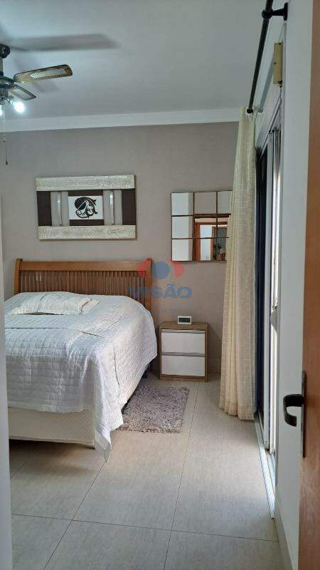 Casa em condomínio à venda no Residencial Beira da Mata: