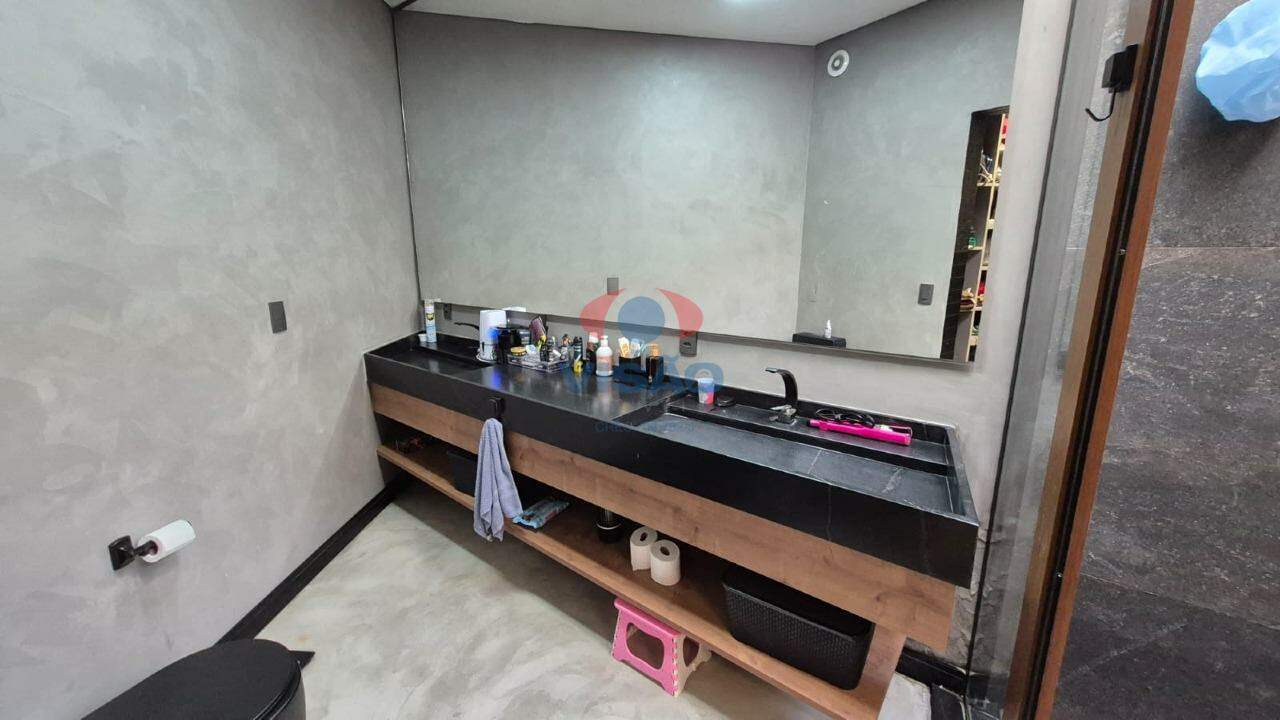 Casa em condomínio à venda no Jardins do Império: 