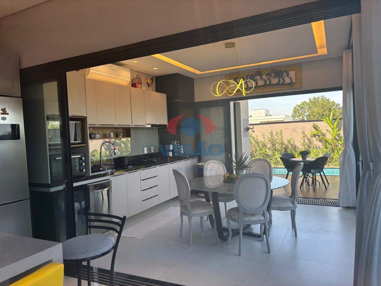 Casa em condomínio à venda no Jardim Villa Sapezal: