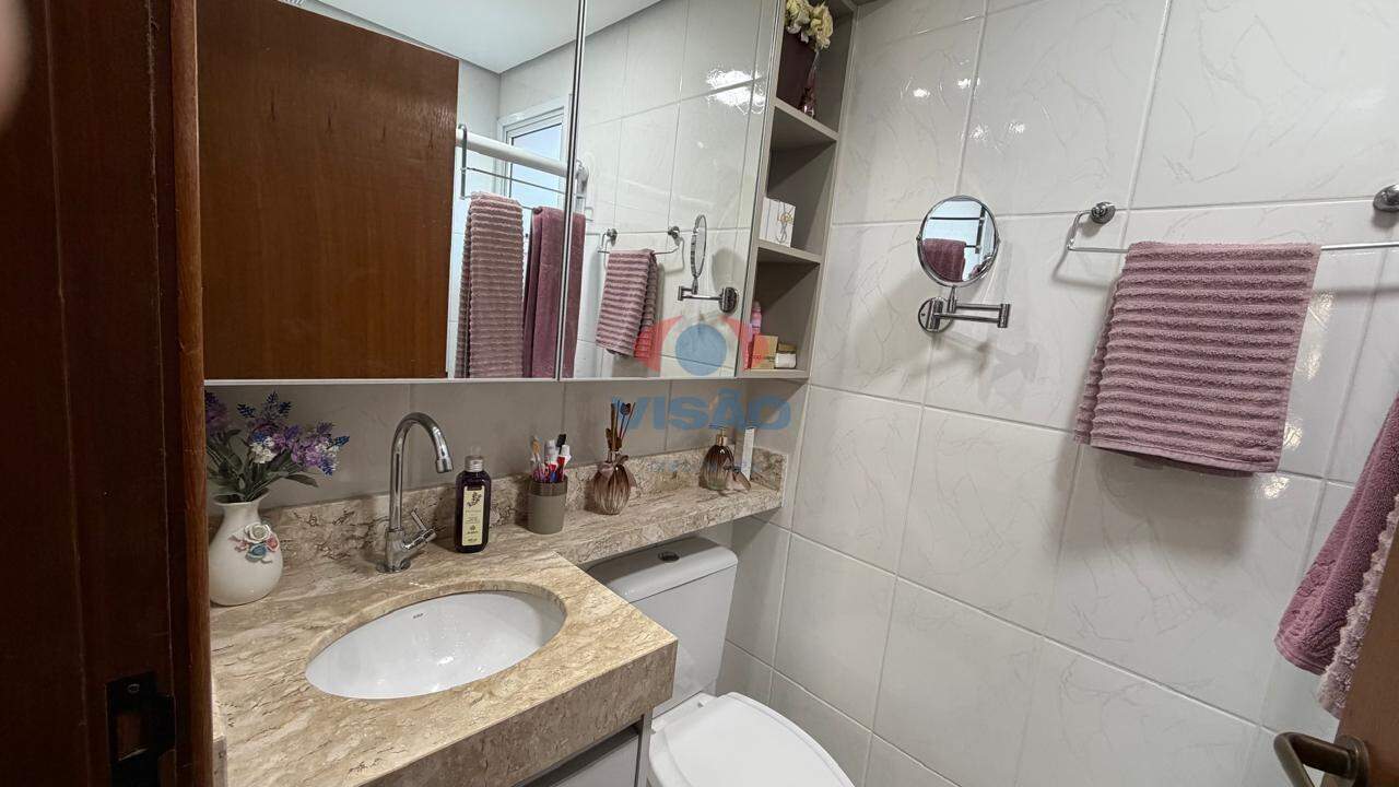 Apartamento à venda no Jardim Santiago: 
