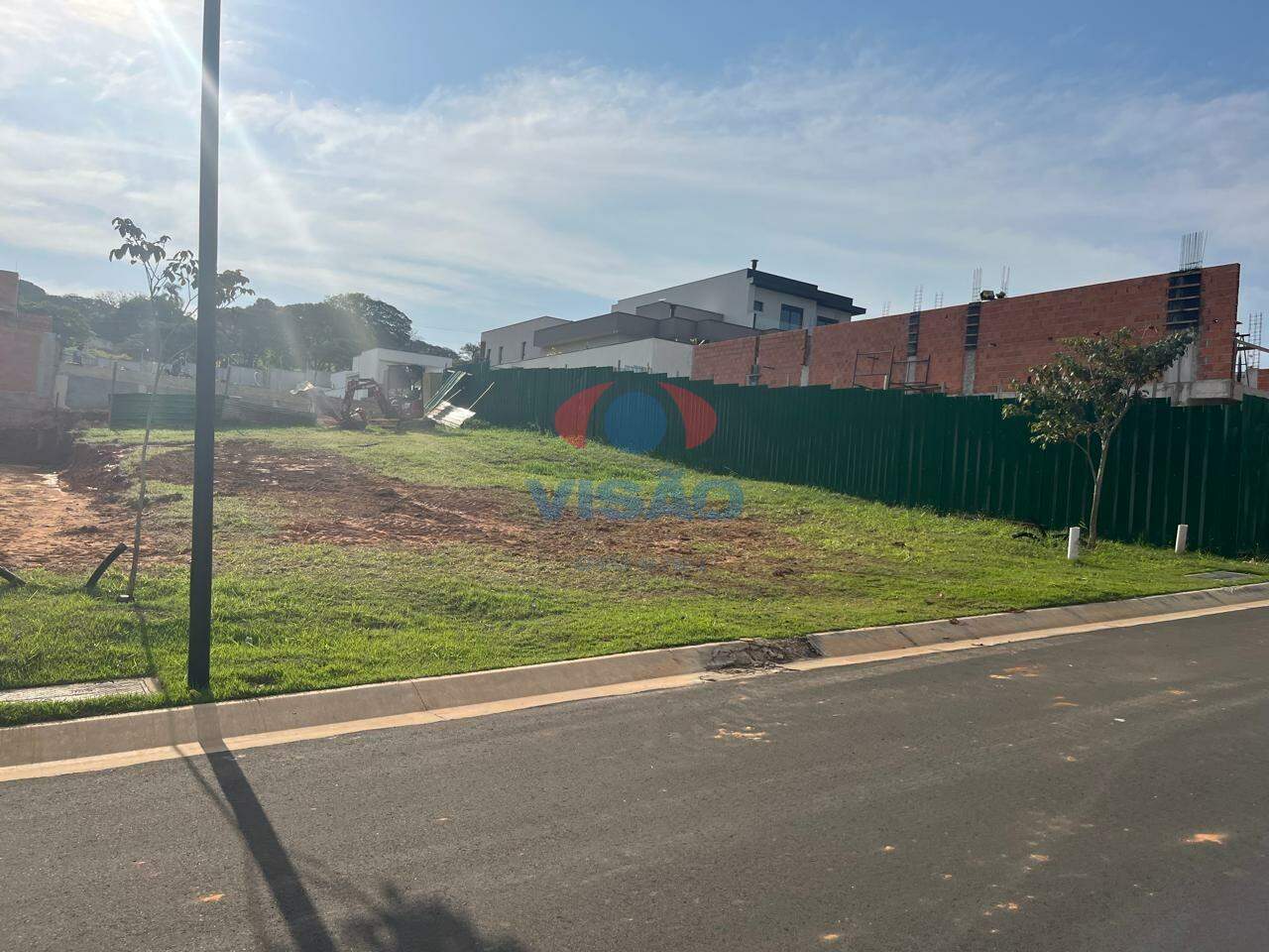 Terreno em condomínio à venda no Vila Inglesa: 