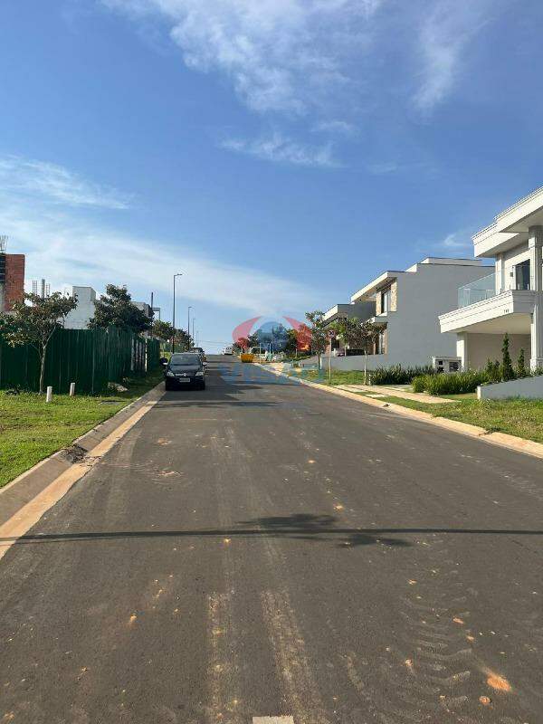 Terreno em condomínio à venda no Vila Inglesa: