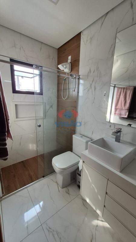 Casa em condomínio à venda no Jardins do Império: