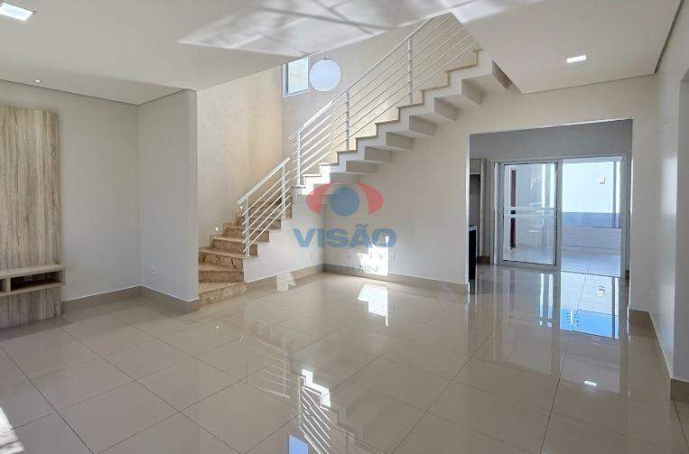 Casa - Sobrado à venda no Jardim Residencial Dona Lucilla: 